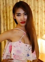 24 year old skinny Thai gets fucked and sucks tourists cock